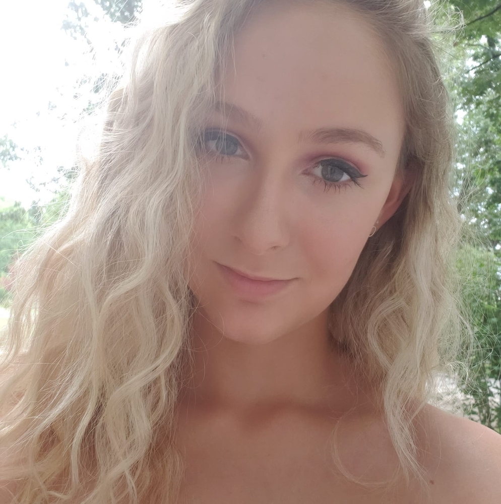 Meet your Posher, Mikala
